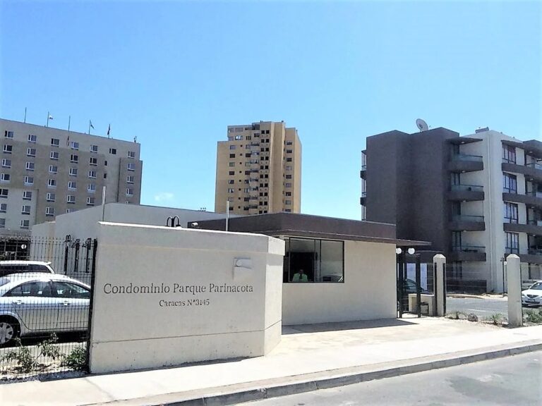 Departamento amoblado en Condominio Parinacota, segundo piso.