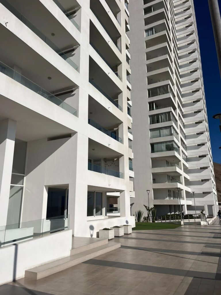 Precioso departamento nuevo completamente amoblado con muebles de categoría, en Edificio Ayllu ciudad de Arica, en piso 11 torre 1