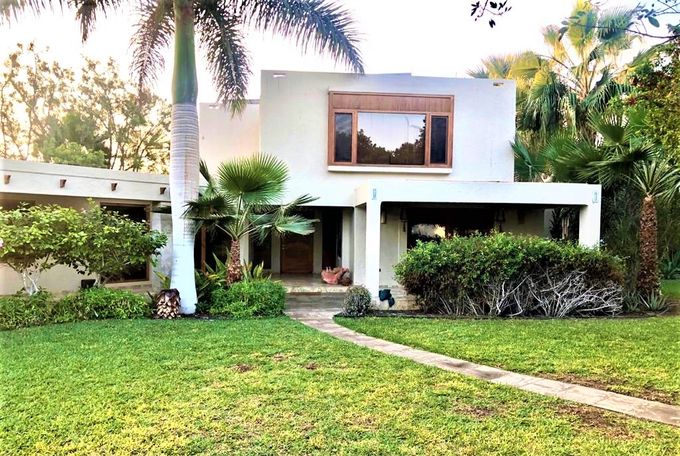 Venta de espectacular casa en parcela en Valle de Azapa, con diseño único y moderno, con construcción de óptima calidad, artefactos importados, construcción completamente solida, de dos pisos.