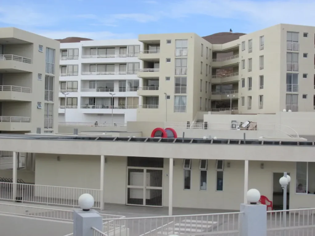Precioso departamento como nuevo de 3 dormitorios y 2 baños en Edificio Vista 21, Torre 3, departamento en piso 2, el valor incluye el uso de un estacionamiento y una bodega.