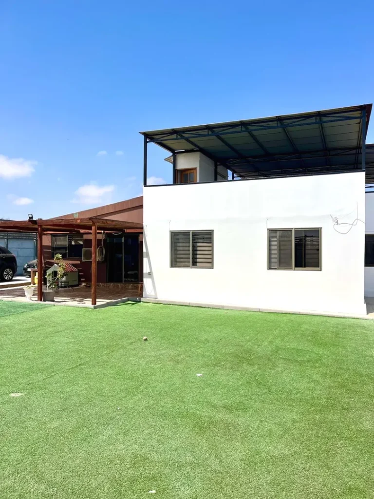 Hermosa casa con tres años de antigüedad, como nueva, construcción sólida, ubicada en Villa Frontera, Arica, en zona ZR-1.