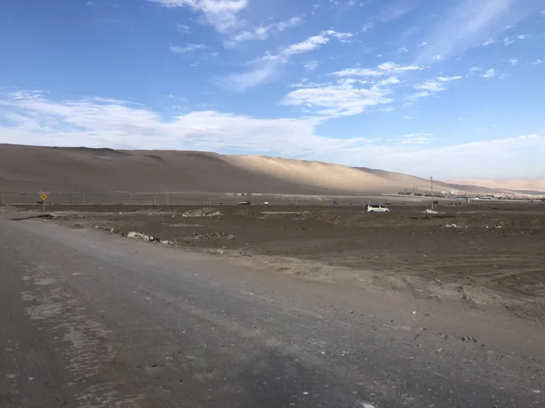 Venta de gran sitio en ciudad de Arica, ideal para construcción de viviendas de subsidio u otros, con uso residencial permitido.