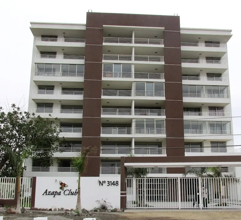 Espectacular departamento en Venta en Edificio Azapa Club, entrada de azapa. Piso 8, hermosas vistas, terrazas cerradas con ventanales de aluminio, incluye 2 estacionamientos y 1 bodegas