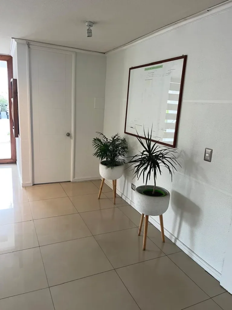 Venta de hermoso departamento en condominio Bosque Azapa, como nuevo, Torre C segundo piso, departamento de 3 dormitorios, 2 baños y amplia terraza. (el departamento se vende semi amoblado).
