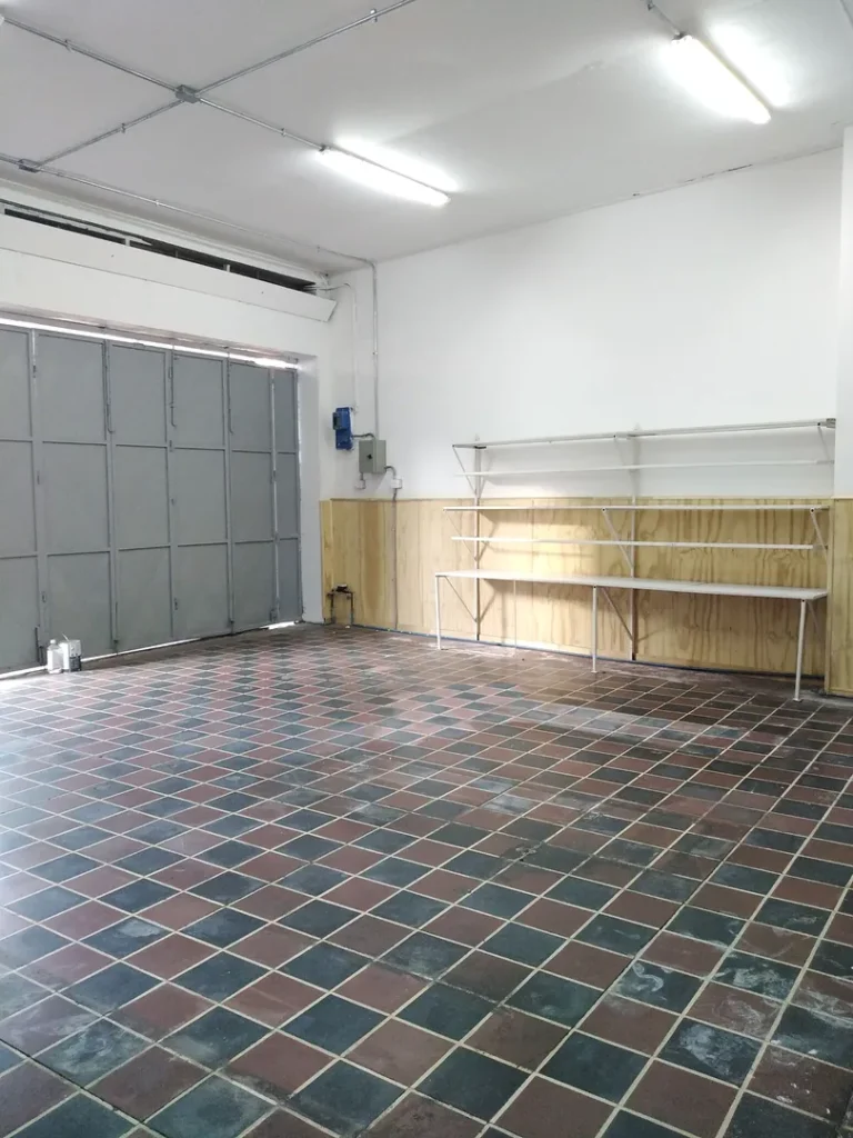 Arriendo de propiedad comercial ideal para bodega, ubicada en pleno centro de la ciudad de Arica, en calle Baquedano.