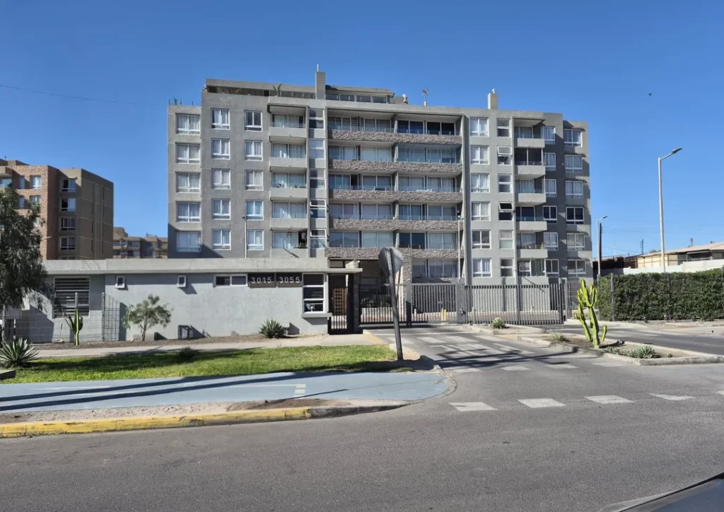 Arriendo Excelente departamento, ubicado en Condominio Neo Azapa, Torre Nº 1, 4to. piso, 2 dormitorios y 2 baños, 1 estacionamiento y una bodega.