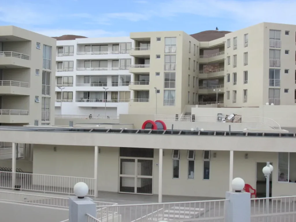 Precioso departamento de 3 dormitorios y 2 baños en Edificio Vista 21, Torre 3, departamento en piso 2, el valor incluye el uso de un estacionamiento y una bodega.