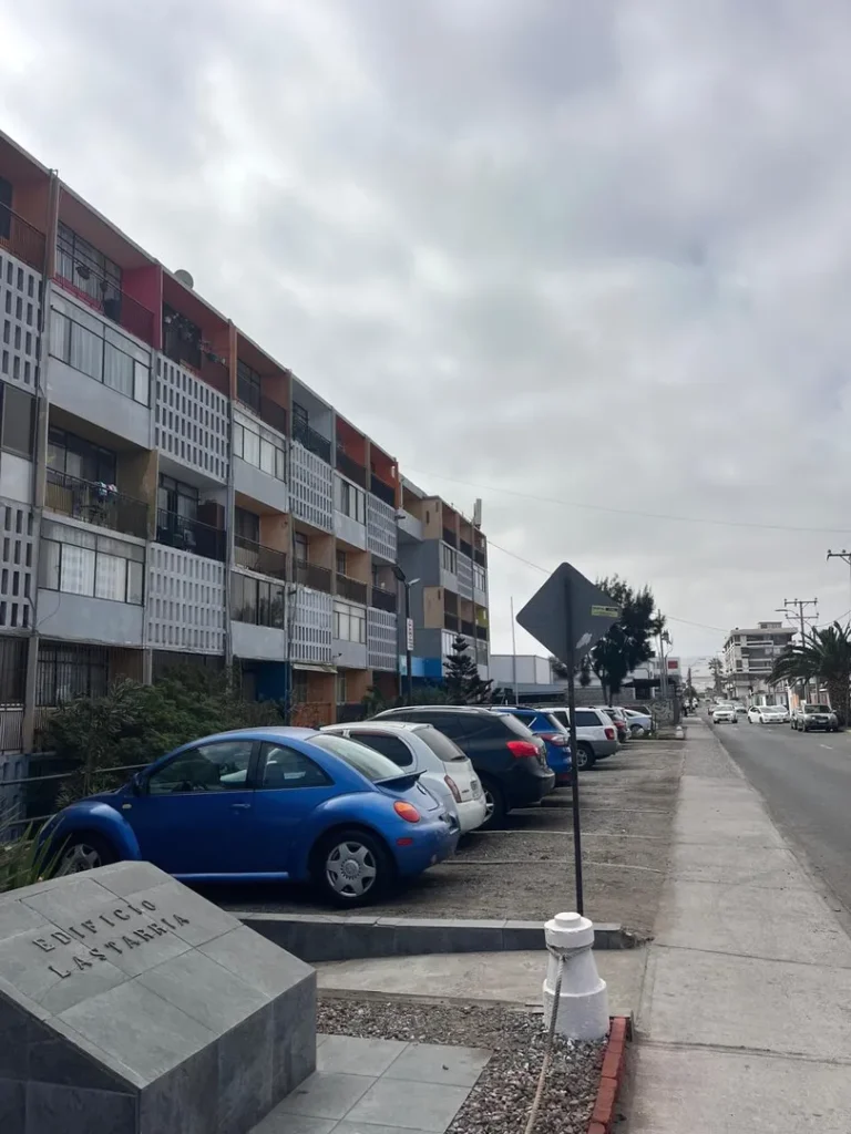 Arriendo de amplio departamento ubicado en Edificio Lastarria ciudad de Arica, ubicación privilegiada, entre Avenida 18 de Septiembre y Calle Lastarria.