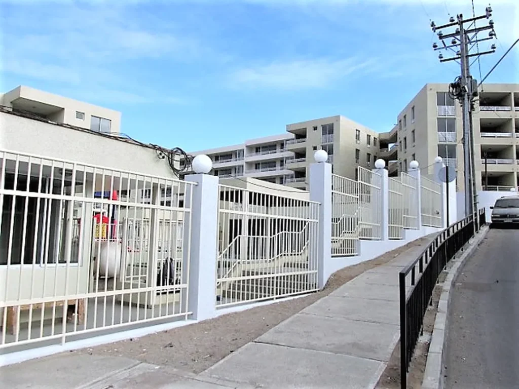 Venta precioso departamento en Edificio ubicado en Condominio Vista 21, Torre II, departamento en primer piso, el valor incluye el uso de dos estacionamientos y una bodega.
