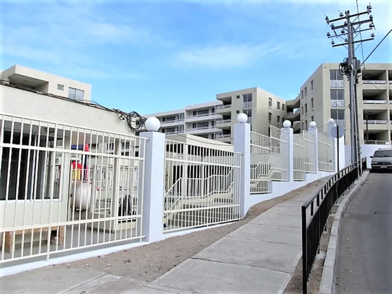 Venta precioso departamento en Edificio ubicado en Condominio Vista 21, Torre II, departamento en primer piso, el valor incluye el uso de dos estacionamientos y una bodega.